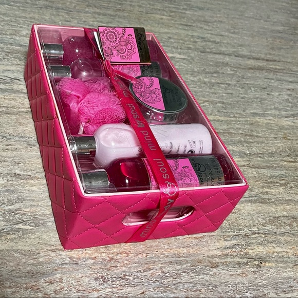 NIB Mind, body, and Soul Stargaze scented Bath and body set - Picture 5 of 16